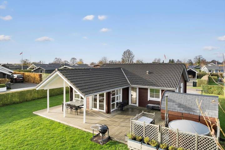 Ferienhaus für 6 Personen, mit Terrasse und Sauna in Hejlsminde