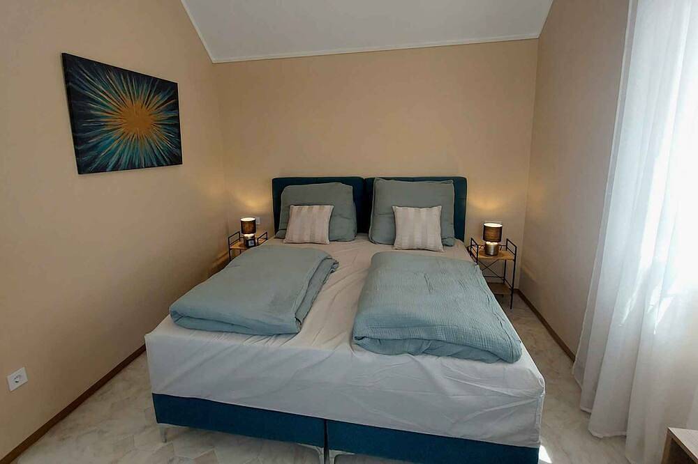 Ganze Wohnung, Ferienwohnung im Erdgeschoss ,gut ausgestattete Küche und einen Blick auf den Garten in Bük, Komitat Eisenburg