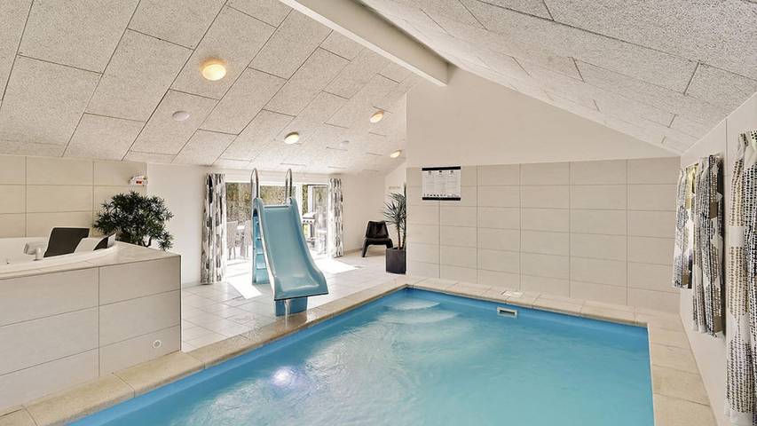 Ferienhaus für 14 Personen, mit Terrasse und Garten sowie Sauna