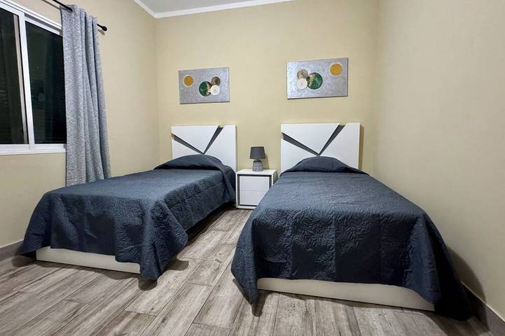Charming 2 Bedroom House with Comfortable Living in Camacha in São Gonçalo, Madeira