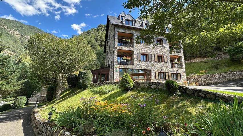 Gîte pour 4 personnes, avec Balcon et Terrasse ainsi que Jardin et Vue dans Vallee De Boi