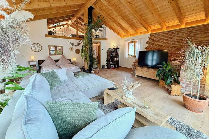 Loft mit Seerosenteich und Bergalmen in Hausham, Alpenland Tegernsee Schliersee