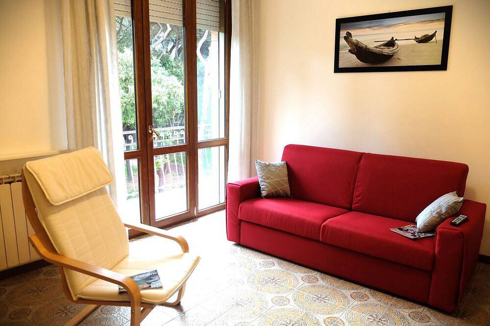 Apartamento entero, Apartamento 500 mt. del mar, frente a la Pineta, con aparcamiento privado. in Viareggio, Costa de la Maremma