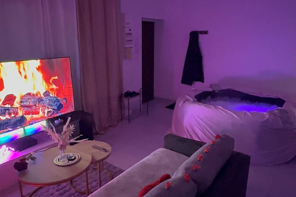 Apartamento entero, Relaxing Jacuzzi and boat Paris on the Seine in Freneuse, Yvelines