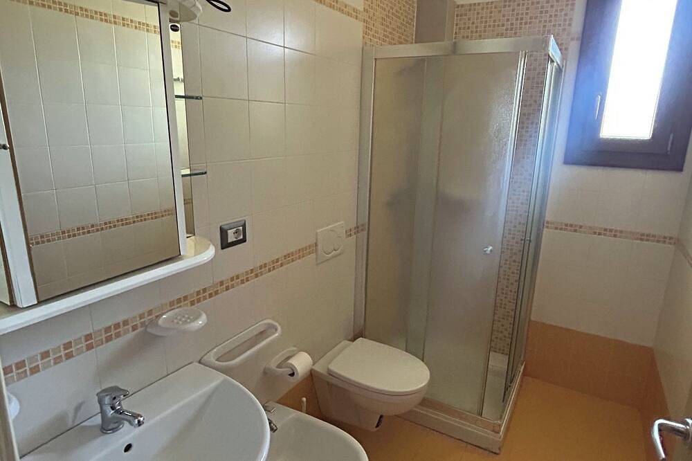 Villa Iris tower poles in Torre Pali, Salve