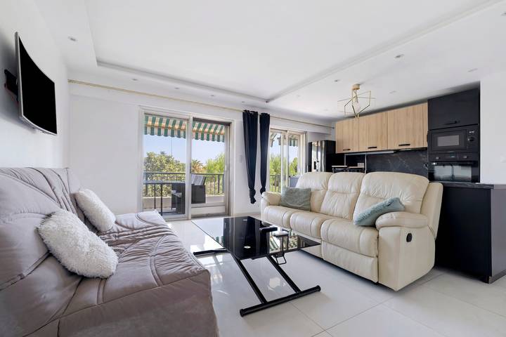 Location de vacances pour 4 personnes, avec balcon à Antibes