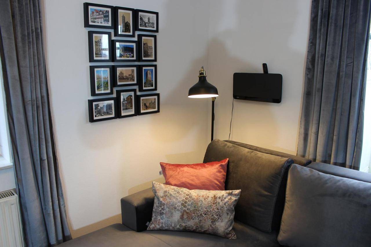 Ganze Wohnung, Apartment am Frauenberg - ruhige Lage - Terrasse - Blick ins Tal - Carport mit Wallbox - Self-Check-in - schnelles Wlan in Bad Hersfeld, Hessisches Bergland