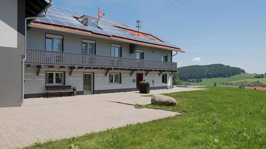 Ferienhaus für 17 Personen, mit Sauna und Garten sowie Balkon in Buchenberg