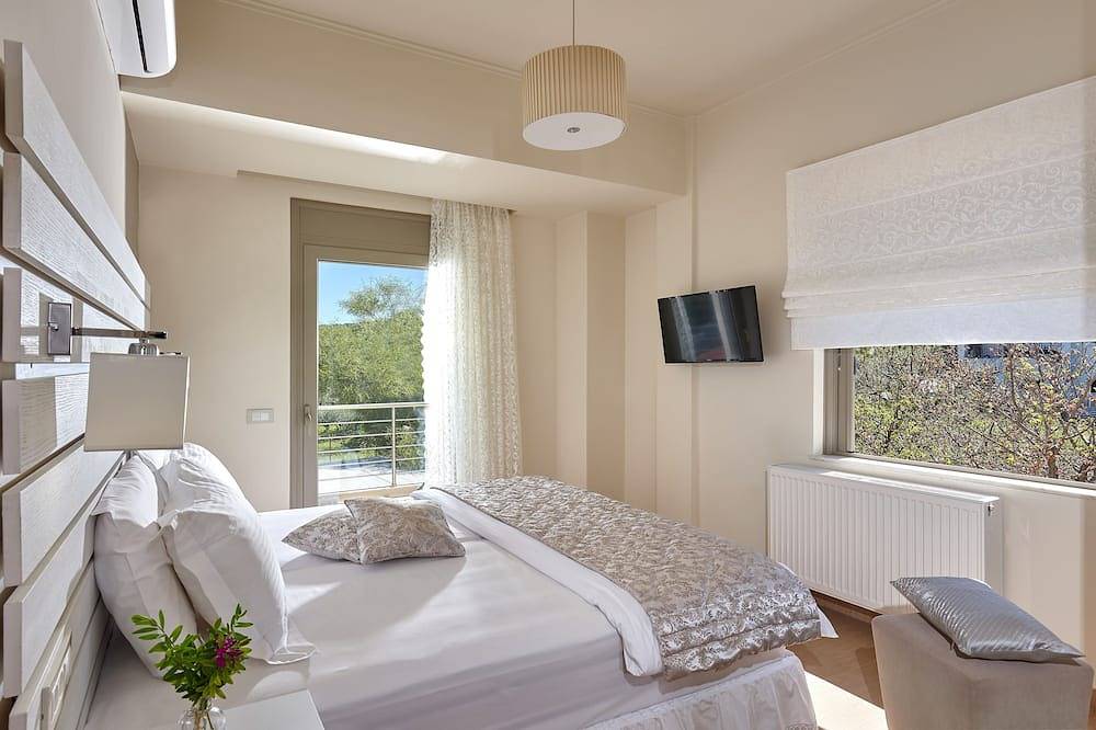 Villa Evergreen | private pool , beautiful garden , Right in the middle of Crete in Iraklio-Heraklio region