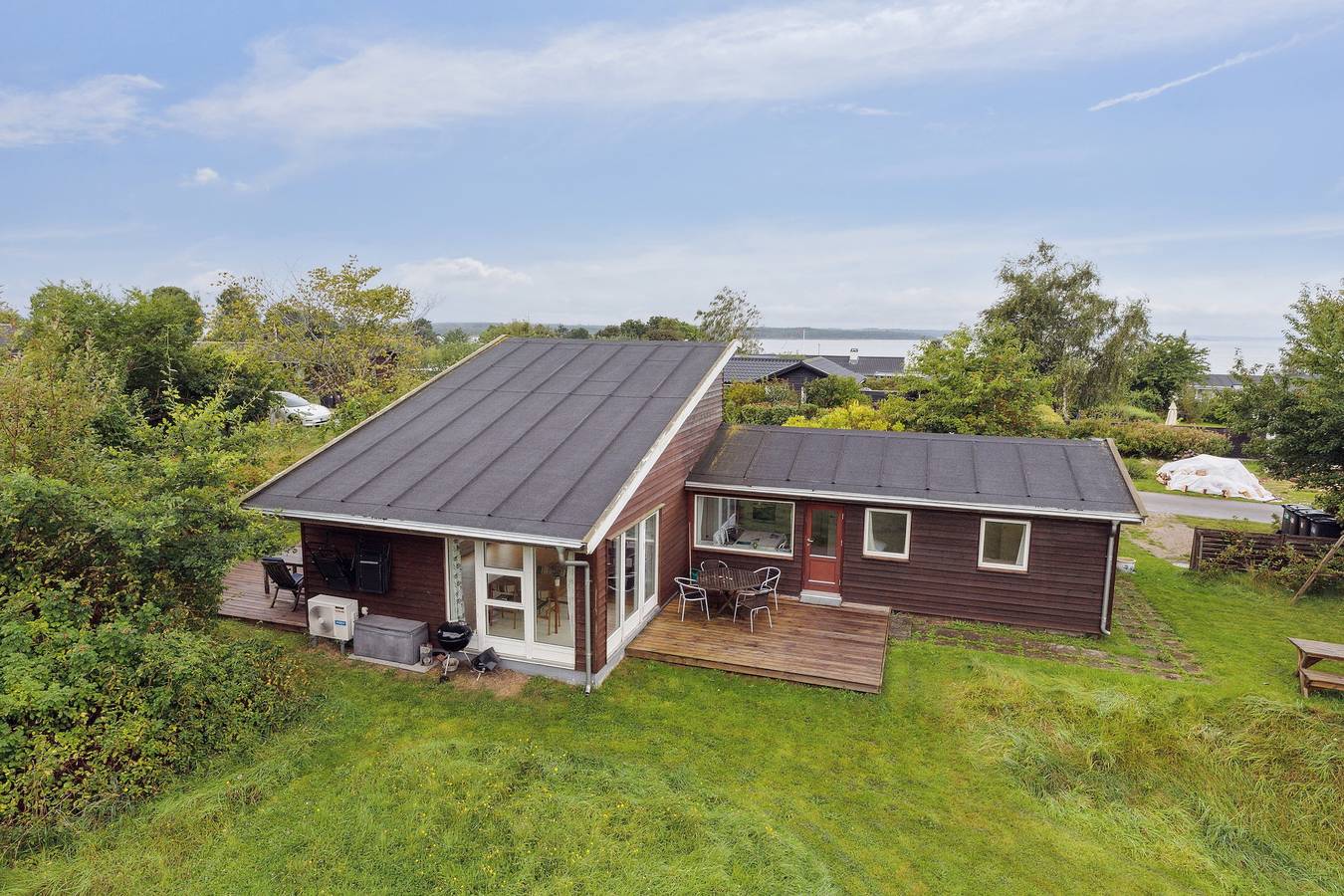 Familievenligt sommerhus med udsigt over fjorden in Ølsted, Hovedstaden