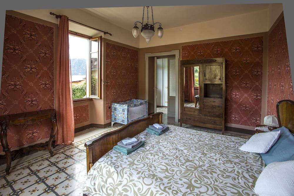 Ganze Wohnung, Charmantes Haus mit Garten in der Nähe des romantischen Sees von 0rta, für 6 Personen in Pettenasco, Comune di Pettenasco