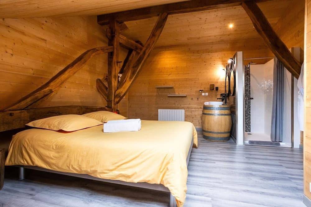Chambre d’hôtes « Agathis » avec terrasse commune, jardin commun et jacuzzi non privatif in Vellerot-lès-Vercel, Jura Francais