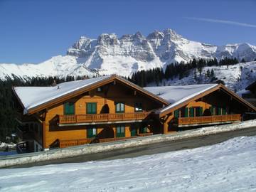 Gîte pour 8 personnes, avec jardin et balcon, adapté aux familles dans Champoussin