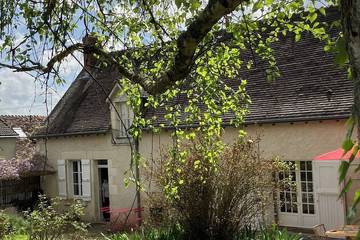 Gîte pour 10 personnes, avec jardin à Saint-Cyran-du-Jambot