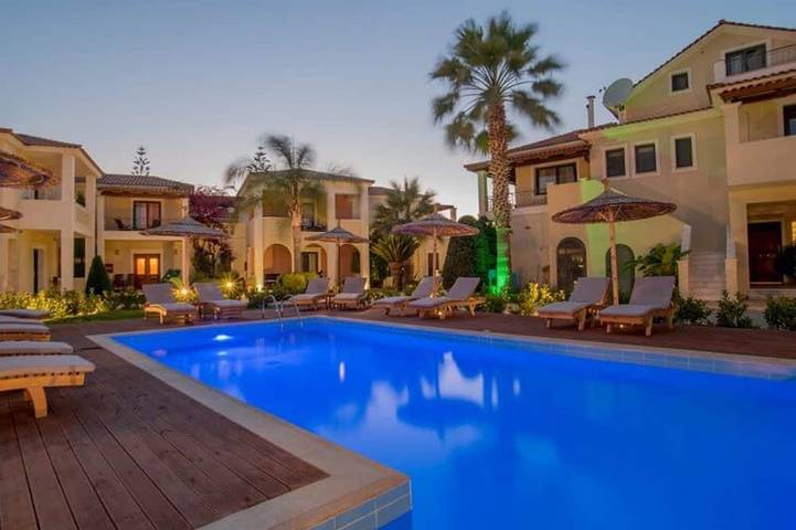 Apartment for 6 people, with garden and pool, with pets in Planos