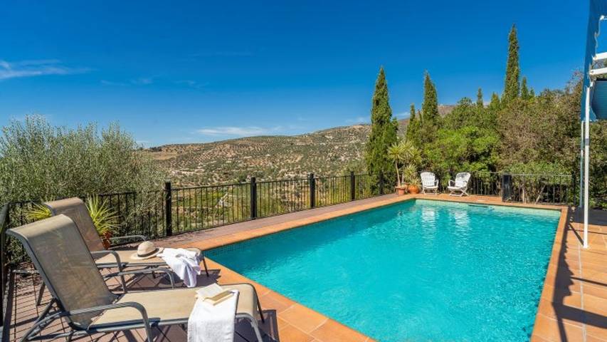 Ferienhaus für 6 Personen, mit Balkon/Terrasse und Pool