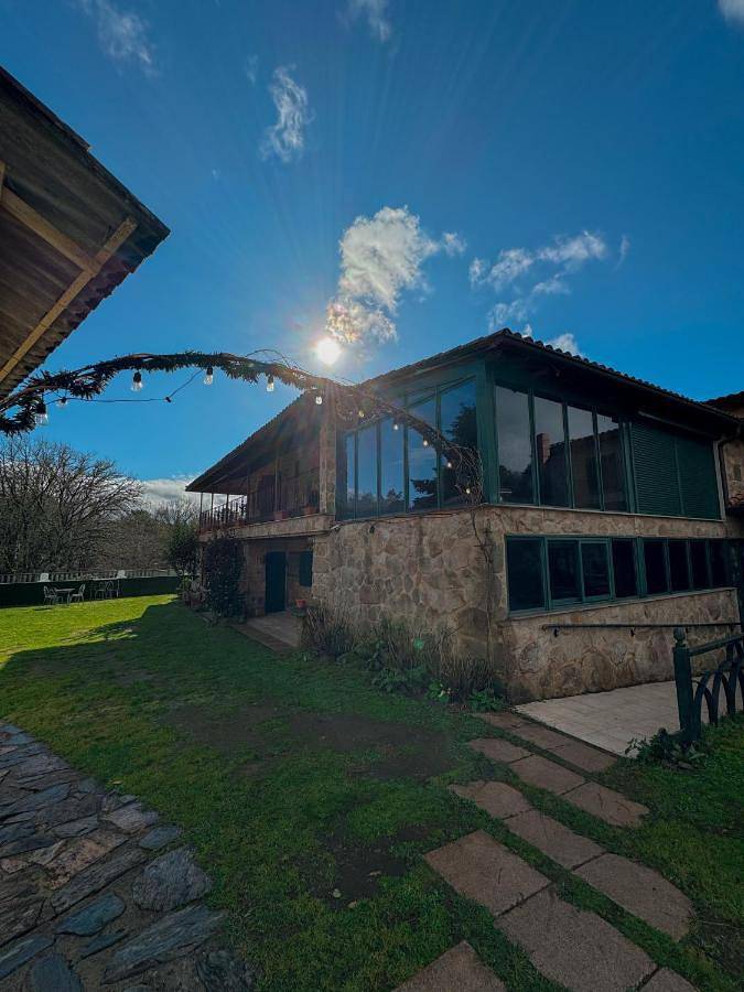 Casa rural para 2 personas, con jardín además de terraza y piscina, Se admiten mascotas en Provincia de Orense - 2