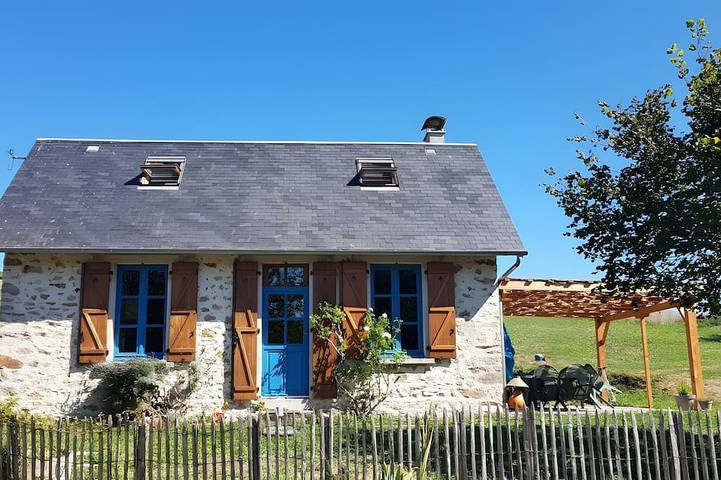 Location de vacances pour 2 personnes, avec jardin à Chamberet