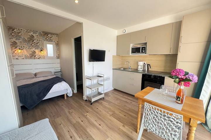 Gîte pour 2 personnes, avec terrasse ainsi que jardin et piscine, animaux acceptés dans Plage Du Bilou Le Conquet