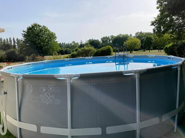Location de vacances pour 2 personnes, avec jardin ainsi que piscine et vue, animaux acceptés à Epiniac - 2
