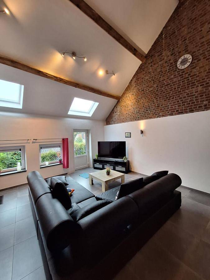 Gîte pour 6 personnes, avec terrasse à Olne