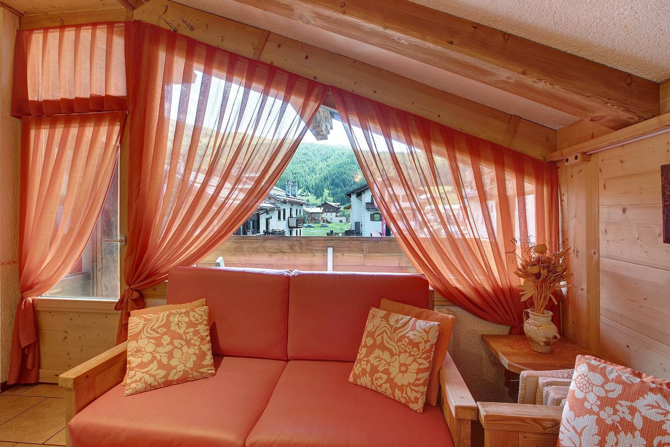 Appartamento intero, Appartamento per vacanze 'Baita Dei Ski Casina' vicino alle piste con balcone e Wi-Fi in Livigno (Borgo), Livigno