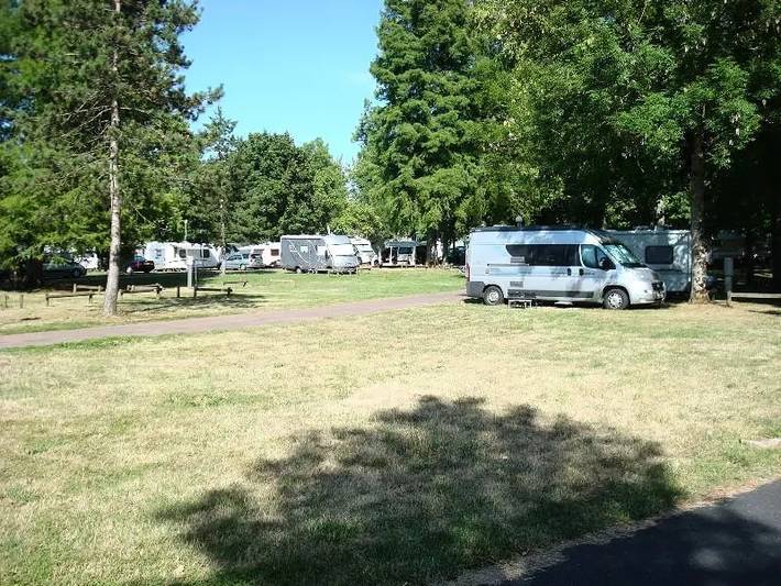 Chalet de madera (2 adultos + 1 niño) 3 personas in Châteauroux, Región de Châteauroux