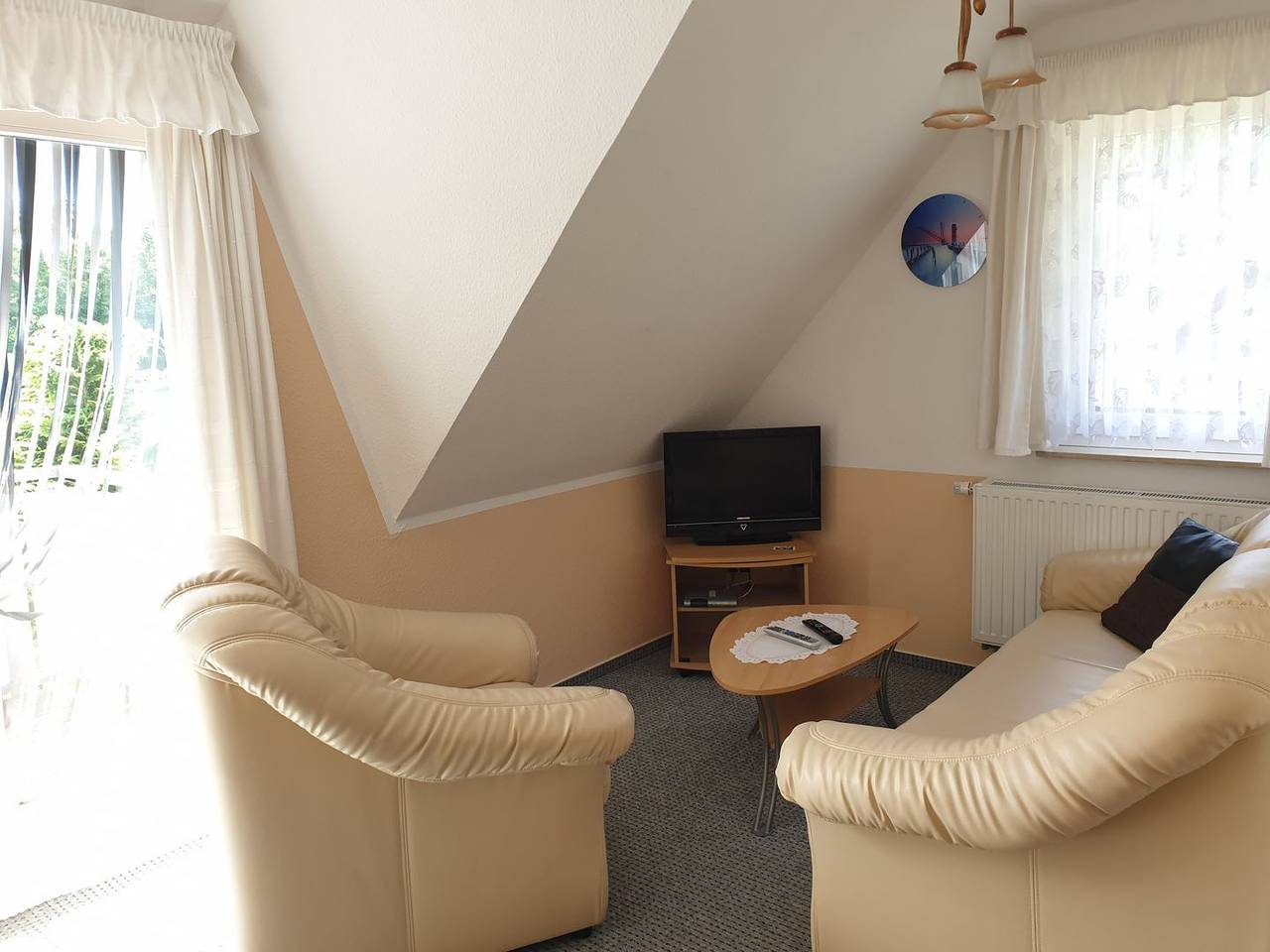 Ganze Wohnung, Kleine gemütliche Ferienwohnung mit gepflegtem grünen Grundstück - Buhne Ii (Og) in Wieck am Darß, Fischland - Darß - Zingst