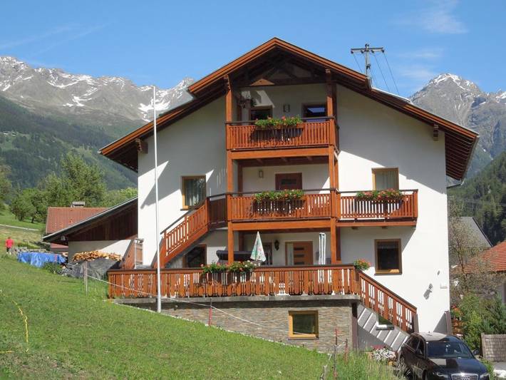 Ferienwohnung für 6 Personen, mit Balkon und Terrasse sowie Garten und Ausblick in Kauns