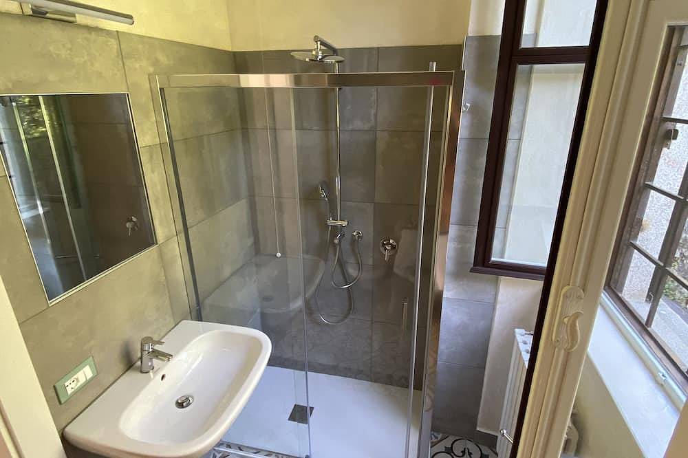 Garda lake Salò Luxury apartment old romantic family Villa, terrace garden in Salò, Gardasee-Berge