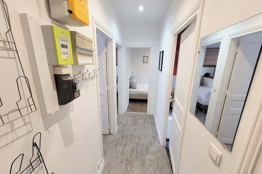 Appartement entier, Appartement de style parisien, chaud, lumineux et proche des transports in Villeneuve-la-Garenne, Hauts-de-Seine