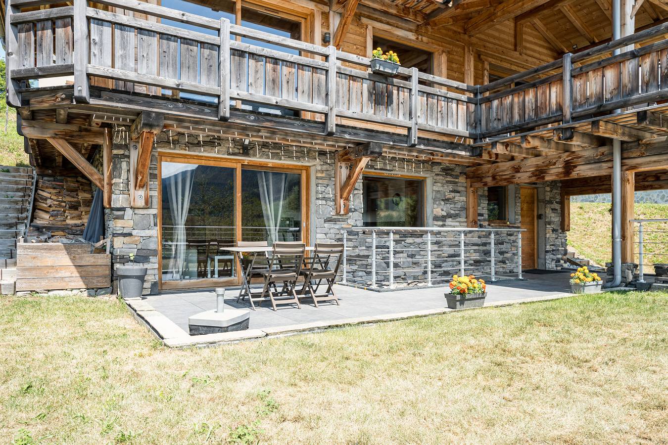 Gehele studio, Studio Appartement 'De Charme Montagne' met Uitzicht op de Bergen, Privé Terras en Wifi in Notre-Dame-du-Pré, Savoie