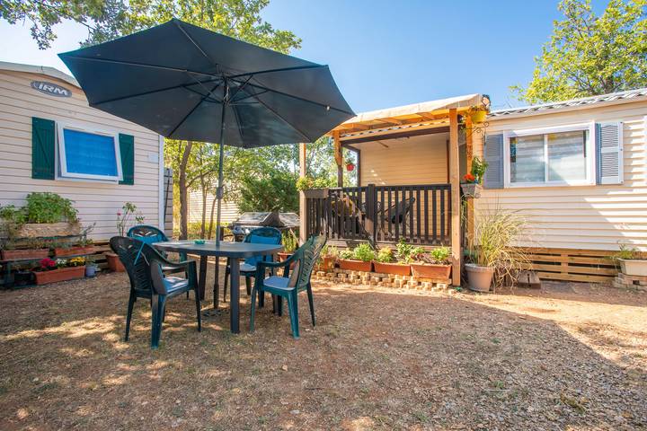 Camping pour 4 personnes, avec balcon et jardin dans les Alpes-de-Haute-Provence