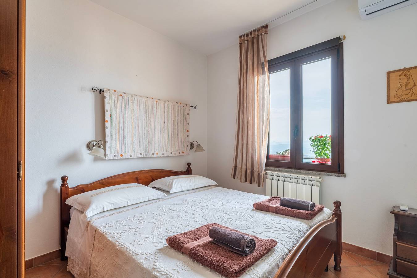 Appartement entier, Appartement 'Su Cilleri E Silbiu 2' avec terrasse privée, Wi-Fi et climatisation in Baunei, Province de Ogliastra