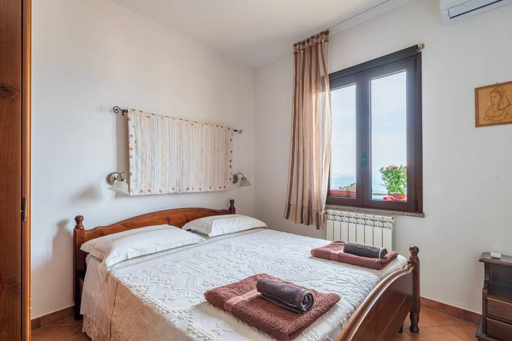 Entire apartment, Apartment 'Su Cilleri e Silbiu 2' with Private Terrace, Wi-Fi & Air Conditioning in Baunei, Ogliastra Province