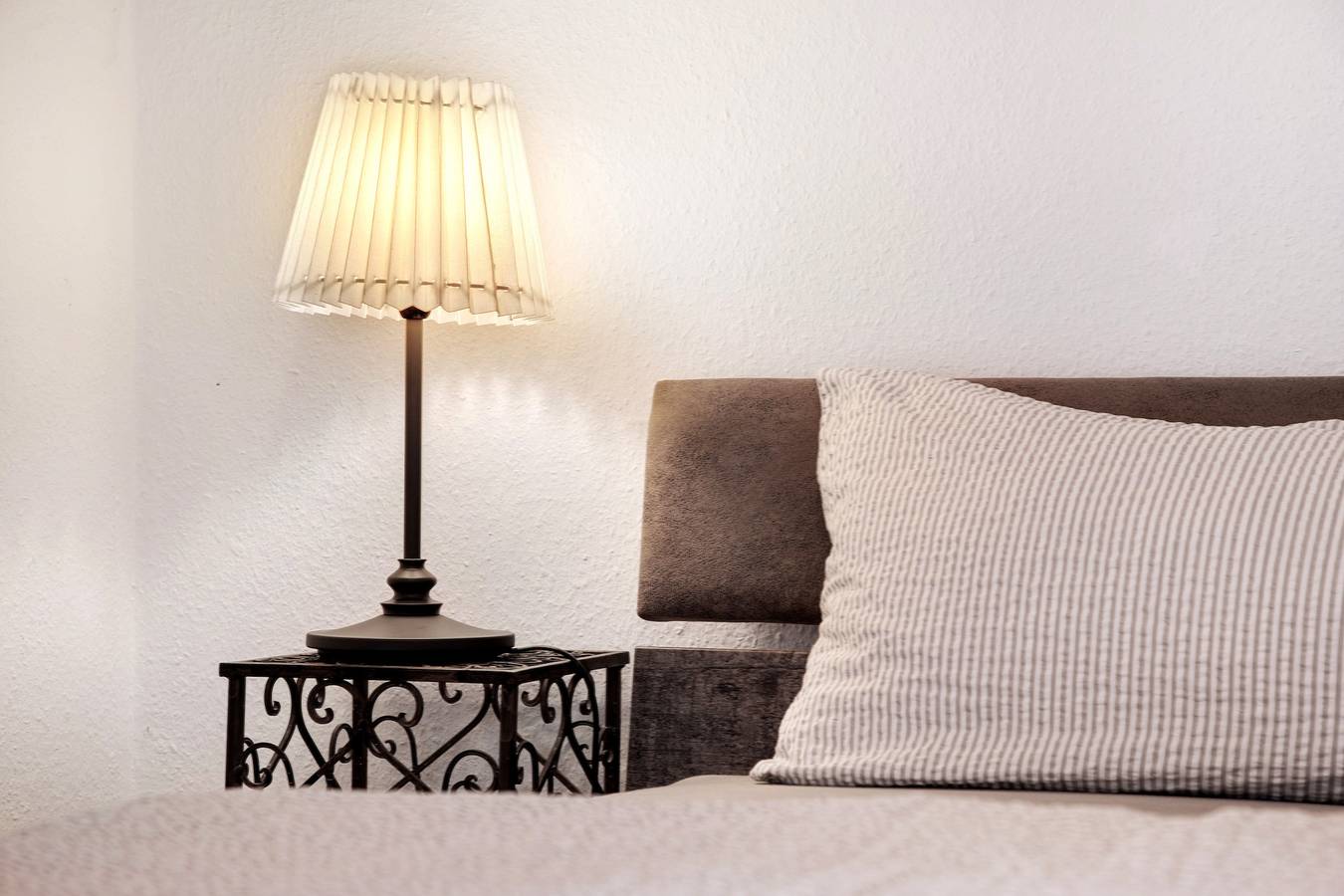 Ganze Wohnung, Ferienwohnung 'Sonnenschein' mit Gemeinschaftsgarten, Balkon und Wi-Fi in Bad Urach, Albsteig Etappe 9