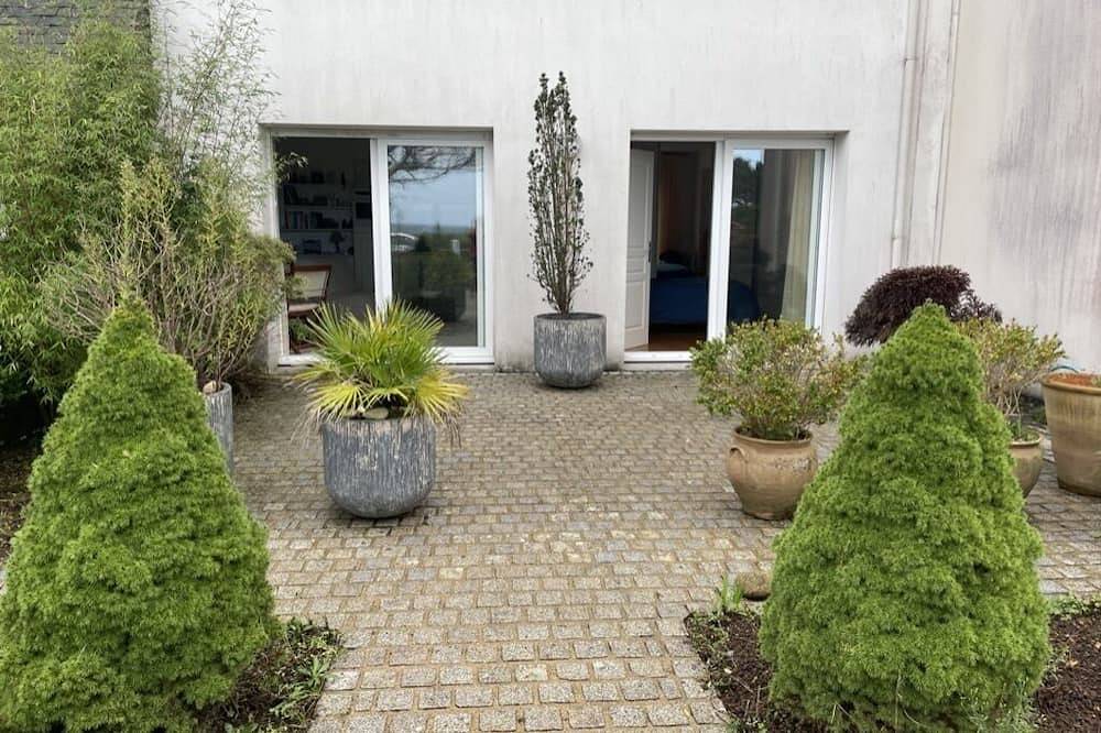 Appartement entier, Coquet appartement Rdc avec terrasse jardinet vue mer, à 50 m de la plage in Carantec, Ceinture Dorée