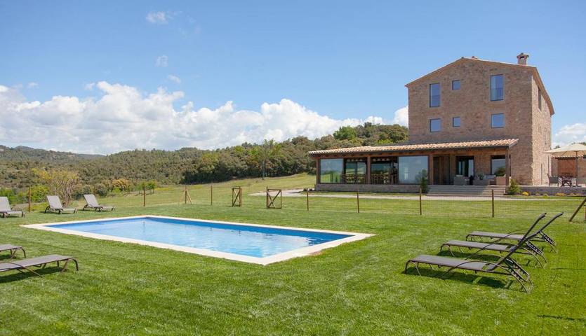 Casa rural para 18 personas, con Balcón y Terraza además de Jardín y Piscina en Berguedà