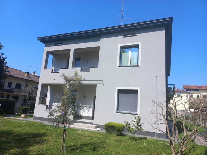 Casa vacanza per 4 persone, con Balcone e Idromassaggio nonché Giardino e Panorama a Giussano