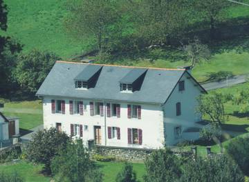 Gîte pour 10 personnes, avec terrasse et jardin, animaux acceptés à Arras-en-Lavedan