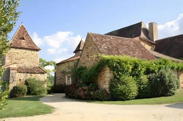 Location de vacances pour 13 personnes, avec piscine ainsi que jardin et vue à Molières (région de Bergerac)