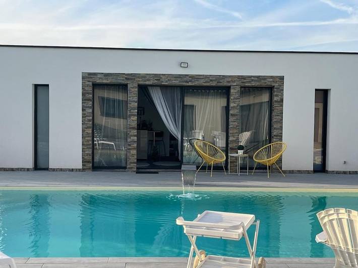 Gîte pour 2 personnes, avec Balcon et Terrasse ainsi que Jardin et Piscine à Bressols