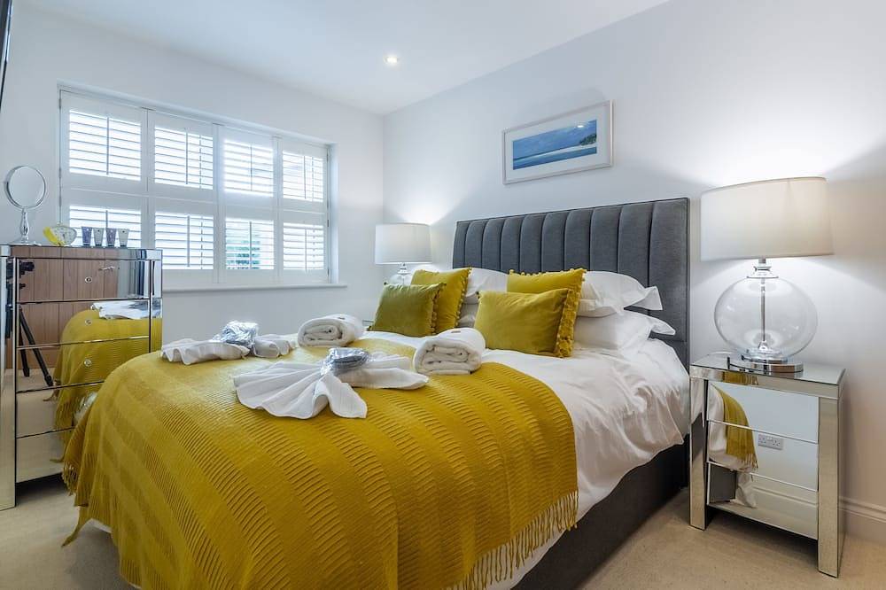 Entire apartment, A stunning first floor apartment with panoramic views, not far from the beach. in Carbis Bay, Cornwall