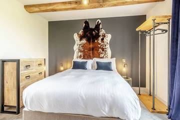 Log Cabin for 8 People in Shrewsbury, Shropshire, Photo 1