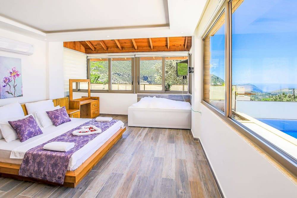 Secluded Sea‑View Family Escape • En‑Suite • Jacuzzi • Private Pool • 2 Bedrooms in Kaş, Saklıkent