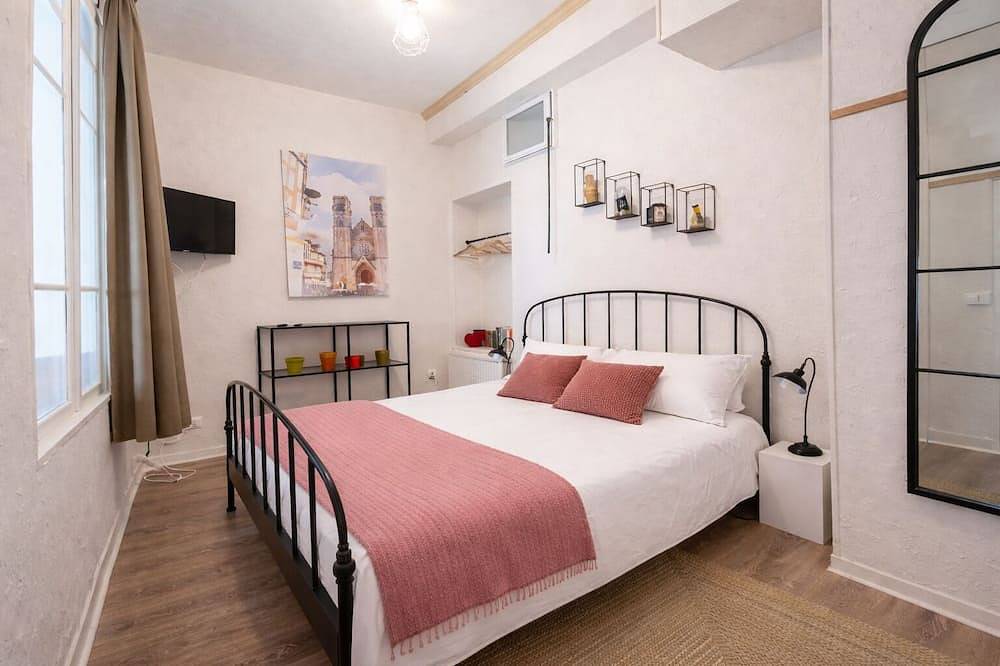 Appartement entier, Centre historique Chalon-sur-Saône, caveau bourguignon, 8 pers, parkings proches in Chalon-sur-Saône, Région de Chalon-sur-Saône