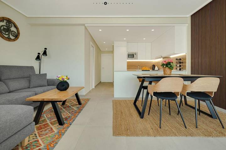 Apartamento para 4 personas, con jardín además de vistas y piscina en Torre de la Horadada