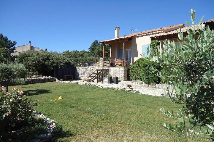 Gîte pour 4 personnes, avec jardin ainsi que piscine et terrasse