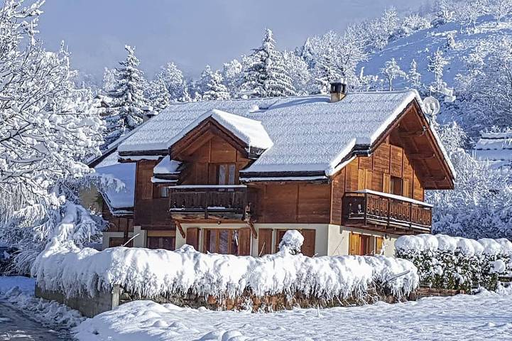 Chalet pour 15 personnes, avec balcon ainsi que jacuzzi et jardin dans Serre Chevalier