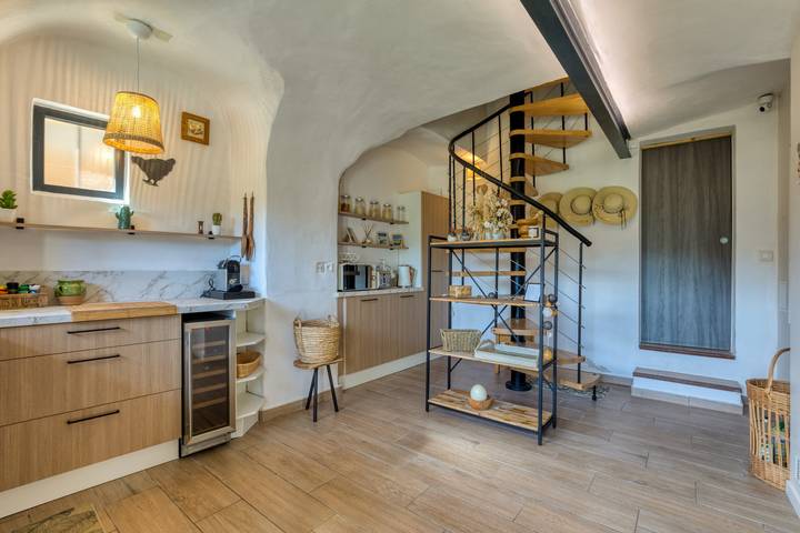 Casa de vacaciones 'Maison De Village' con piscina privada, Wi-Fi y aire acondicionado in La Tour-sur-Orb, Region de Béziers